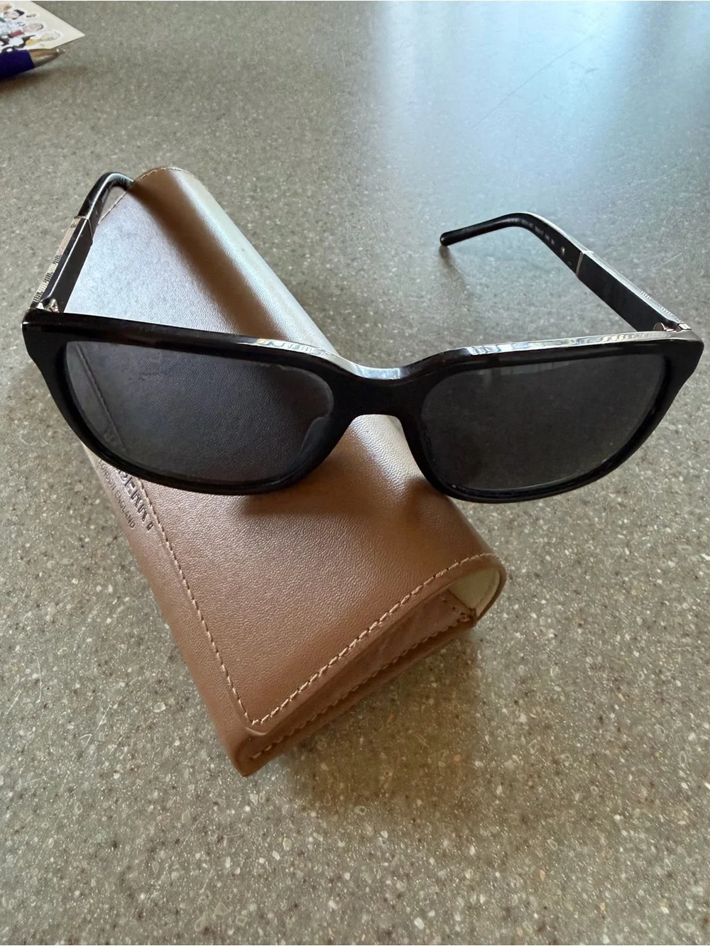 Burberry Black Frame Sunglasses with Gold Hinges and Tan Case Accent - Picture 2 of 6